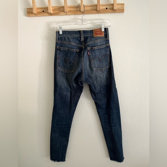 Women’s Levi’s Wedge Skinny Button Fly Size 26 - Picture 3 of 3